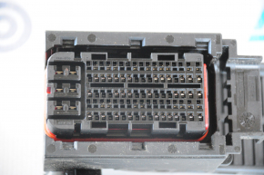 Фишка на блок ECU компьютер двигателя Hyundai Elantra AD 17-20 красная