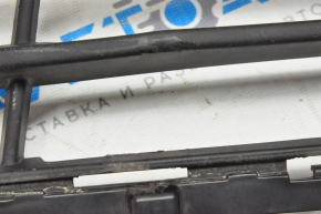 Нижняя решетка переднего бампера Hyundai Sonata 15-17 SE, надлом, примята