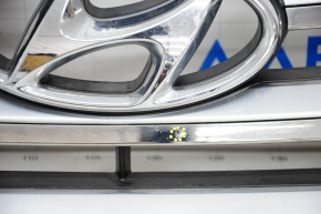 Решетка радиатора grill в сборе Hyundai Santa FE Sport 13-16 дорест, с эмблемой, полез хром
