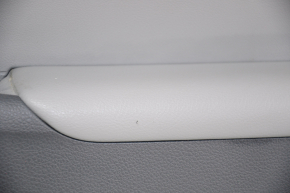 Обшивка двери карточка задняя правая VW Jetta 11-18 USA черн с серой хром вставкой, дефект кожи