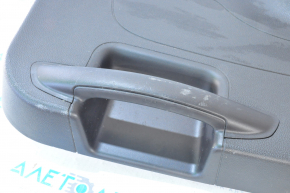 Обшивка дверей багажника нижня Ford Focus mk3 15-18 рест 5d, чорн, подряпини, надлом кріплень