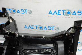 Торпедо передняя панель без AIRBAG Ford Focus mk3 15-18 рест, сломана планка бардачка, слом вздуховод, царапины, топляк