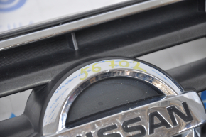 Решетка радиатора grill Nissan Alltima 2005 usa надлом хрома, надрывы, сломаны крепления, оторваны направляющие, тычка на эмблеме
