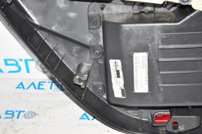 Обшивка двери карточка задняя правая VW Passat b7 12-15 USA черн с серой вставкой дефект крепления