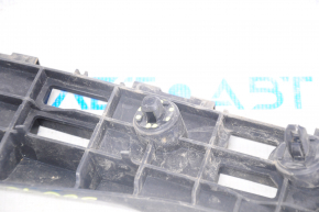 Крепление переднего бампера правое Toyota Prius 30 10-15 сломана защелка