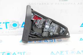 Фонарь внутренний крышка багажника правый VW Passat b8 16-19 USA светлый, трещины