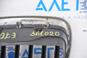 Решетка радиатора grill ноздря правая BMW X5 E70 07-13 надлом крепления