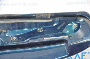 Спойлер двери багажника Toyota Sienna 11-17 сломано крепление
