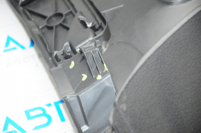 Обшивка двери багажника VW Tiguan 09-17 черн, царапины, слом креп