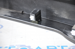 Накладка крышки багажника Ford Fusion mk5 13-16 под номер сломаны крепления, запилен край