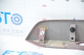 Молдинг дверей багажника Mazda CX-5 13-16 з емблемою немає 1 кріплення, надлом кріплення