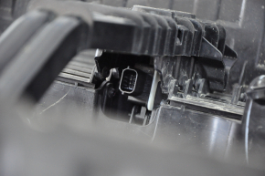 Жалюзи дефлектор радиатора в сборе Ford Escape MK3 17-19 рест 1.5T 2.0T 2.5 с мотором, надломано крепление
