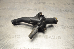 Корпус термостата VW Jetta 11-18 USA 2.5, сломана кромка