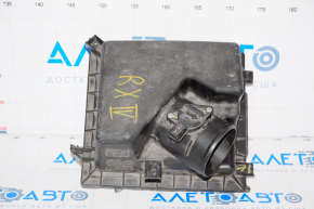 Корпус воздушного фильтра Lexus RX350 16-22 верхняя часть, дефект крепления, надрыв сетки