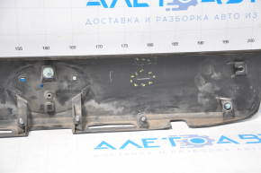 Молдинг двери багажника Toyota Prius V 12-17 сломано крепление