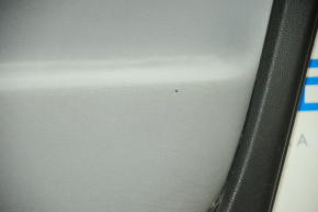 Обшивка двери карточка передняя правая Fiat 500L 14- черная с серой вставкой, надрыв, царапины, под химчистку