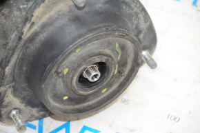 Стойка амортизатора в сборе передняя правая Subaru Forester 14-18 SJ 2.0 порван сайлент опоры