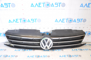 Решітка радіатора grill VW Jetta 15-18 USA зі значком, з хромом, пісок, тріщина