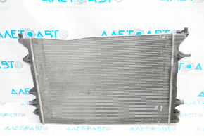 Радіатор охолодження вода VW Jetta 16-18 USA 1.4T погнутий, притиснуті стільники