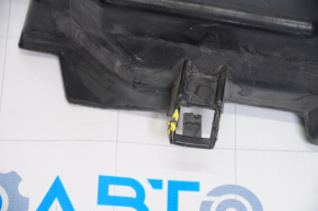 Дефлектор радиатора верх Ford Fiesta 14-19 1.6 сломаны крепления