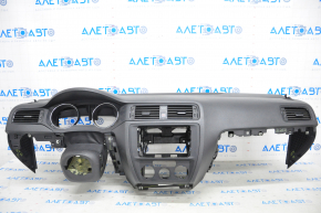 Торпедо передняя панель с AIRBAG VW Jetta 11-18 USA черн, царапина