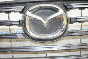 Решітка радіатора grill Mazda CX-5 15-16 в зборі зі значком, тріщина, злам креп, подряпини, пісок