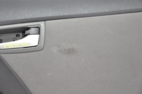 Обшивка двери карточка задняя правая Toyota Prius 30 10-15 черная, серая тканевая вставка, потерта