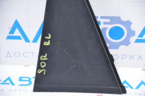 Накладка треугольник двери задней левой Kia Sorento 10-15 внешняя, потерта