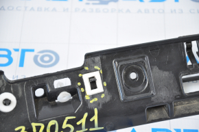 Планка підсвічування номера кришки багажника Ford Fiesta 11-19 4d без камери надломи кріплень