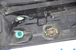 Спойлер двери багажника Toyota Prius 30 10-15 обгорел лак, сколы, сорван болт