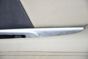 Обшивка двери карточка передняя правая Dodge Journey 11- кожа, беж, царапины, трещины на коже