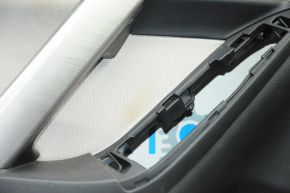 Обшивка двери карточка передняя левая Subaru Forester 14-18 SJ черн с серой вставкой тряпка, подлокотник кожа, царап, под химчистку