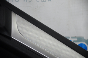 Обшивка двери карточка задняя правая Subaru Legacy 15-19 черн с черной вставкой тряпка, подлокотник кожа, сер молдинг структура, царапины