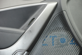 Обшивка двери карточка передняя левая Hyundai Santa FE Sport 13-18 черн с серой вставкой пластик, подлокотник кожа, тычки, царапины