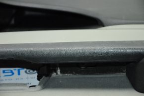 Обшивка двери карточка передняя левая Kia Soul 14-19 черн с серой вставкой тряпка, подлокотник кожа, царапины