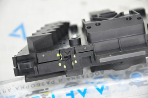 Панель управления магнитофоном Ford Escape MK3 13-16 дорест вскрывалась, сломаны крепления