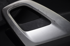 Обшивка двери карточка передняя правая Hyundai Veloster 12-17 черн с черной вставкой пластик, подлокотник резина, царапины