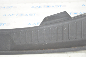 Накладка отвору багажника Ford Escape MK3 13-15 черн, подряпини