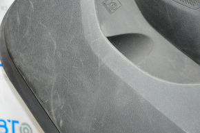 Обшивка двери карточка задняя правая Hyundai Santa FE Sport 13-18 черн с черн вставкой пластик, подлокотник кожа, царап, тычка