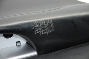 Обшивка двери карточка передняя левая Dodge Journey 11- черн с черн вставкой кожа, подлокотник кожа, черн строчка, трещины на коже