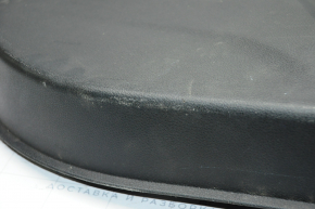 Обшивка двери карточка передняя левая Jeep Renegade 15- черн с черн вставкой пластик, подлокотник кожа, царапины