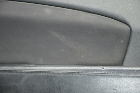 Обшивка двери карточка передняя левая Chrysler 200 11-14 черн с черн вставкой тряпка, подлокотник кожа, надрыв, тычки, под химчистку