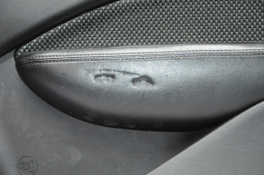 Обшивка дверей картка перед прав Dodge Dart 13-16 чорн з вставкою чорн сітка ганчірка, підлокітник шкіра, подряпини, тички