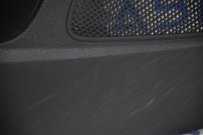 Обшивка двери карточка передняя левая Ford Focus mk3 11-18 тряпка черная, царапины