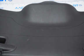 Обшивка двери багажника нижняя Ford Focus mk3 15-18 рест 5d черная, затерта, примята ручка