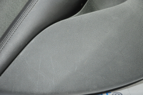 Обшивка двери карточка задняя левая Dodge Dart 13-16 черн с темно-серой вставкой тряпка, подлокотник кожа, царапины