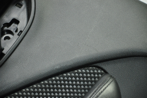 Обшивка двери карточка задняя левая Dodge Dart 13-16 черн с вставкой черн сетка тряпка, подлокотник кожа, царапины