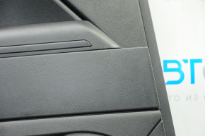 Обшивка двери карточка задняя левая Jeep Compass 11-16 черн с черн вставкой пластик, подлокотник пластик, царапины