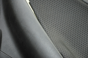 Обшивка двери карточка задняя правая Chevrolet Malibu 16- черн с черн вставкой тряпка, царапины