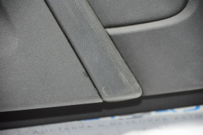 Обшивка двери карточка задняя правая Chevrolet Equinox 10-17 черн с черн вставкой кожа, подлокотник резина, царапины